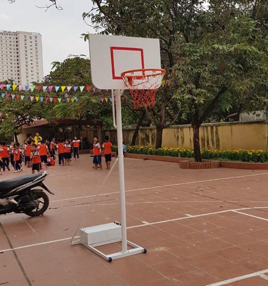Trụ bóng rổ học sinh
