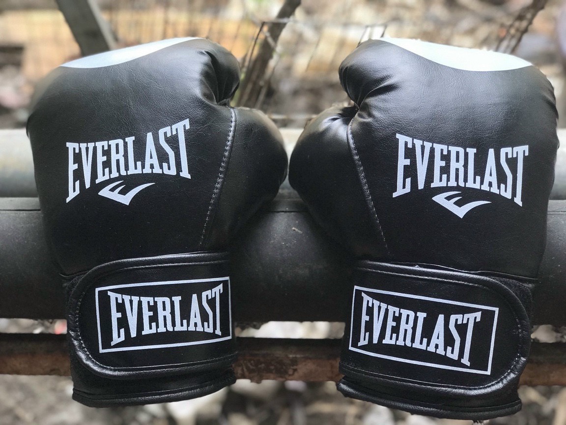 Găng tay boxing Everlast đen