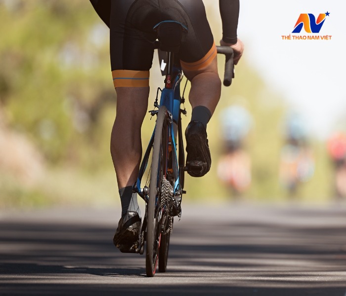 Đạp xe không những giúp chân thon gọn mà còn giúp cải thiện sức khỏe