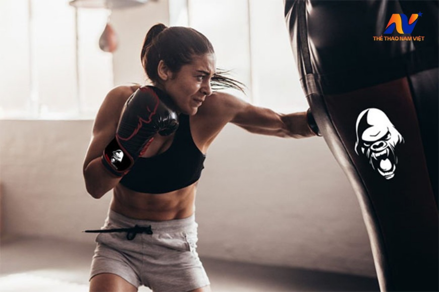 Di chuyển trong boxing giúp tăng cường sức mạnh cơ bụng